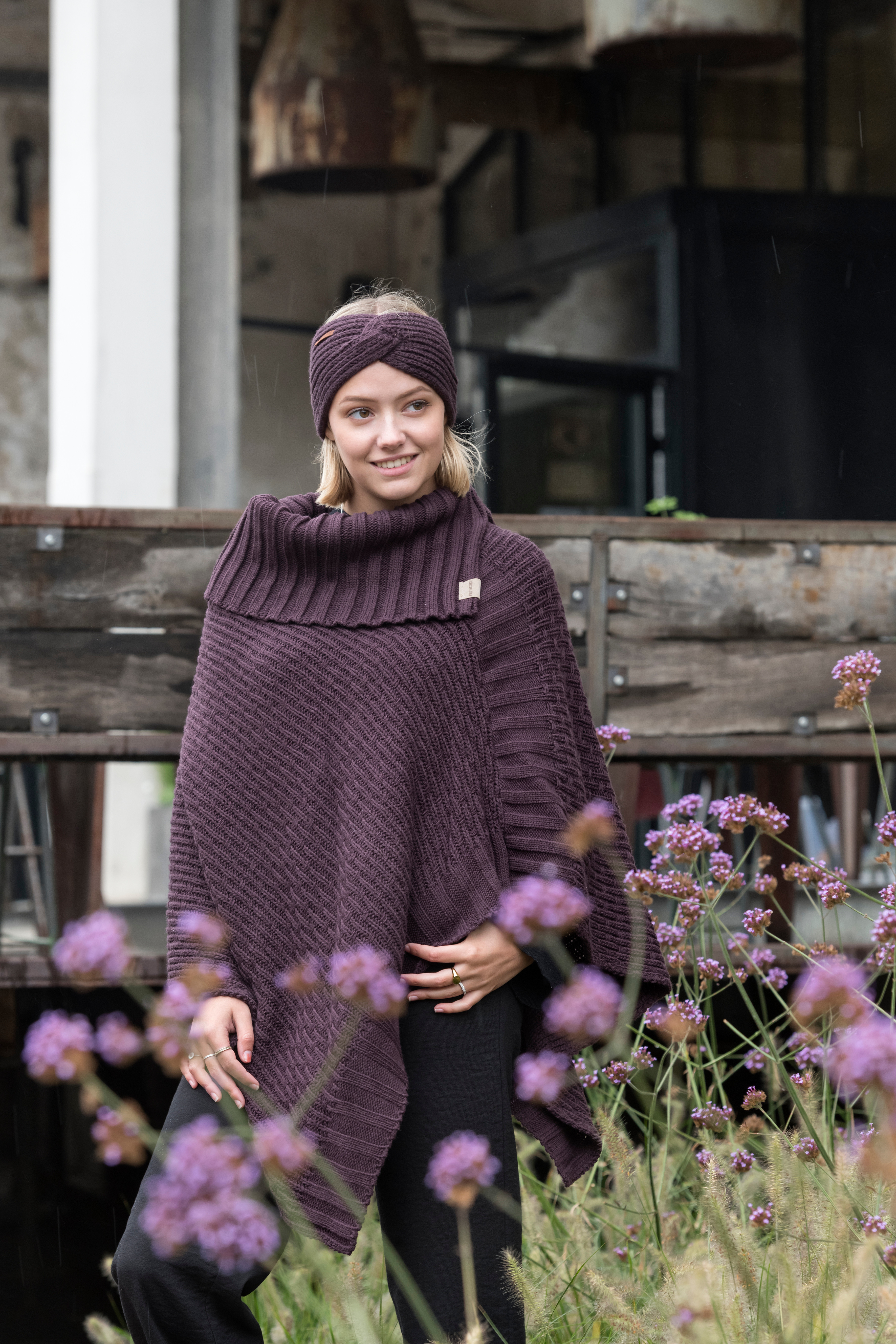 Nicky Gestrickter Poncho Stone Red