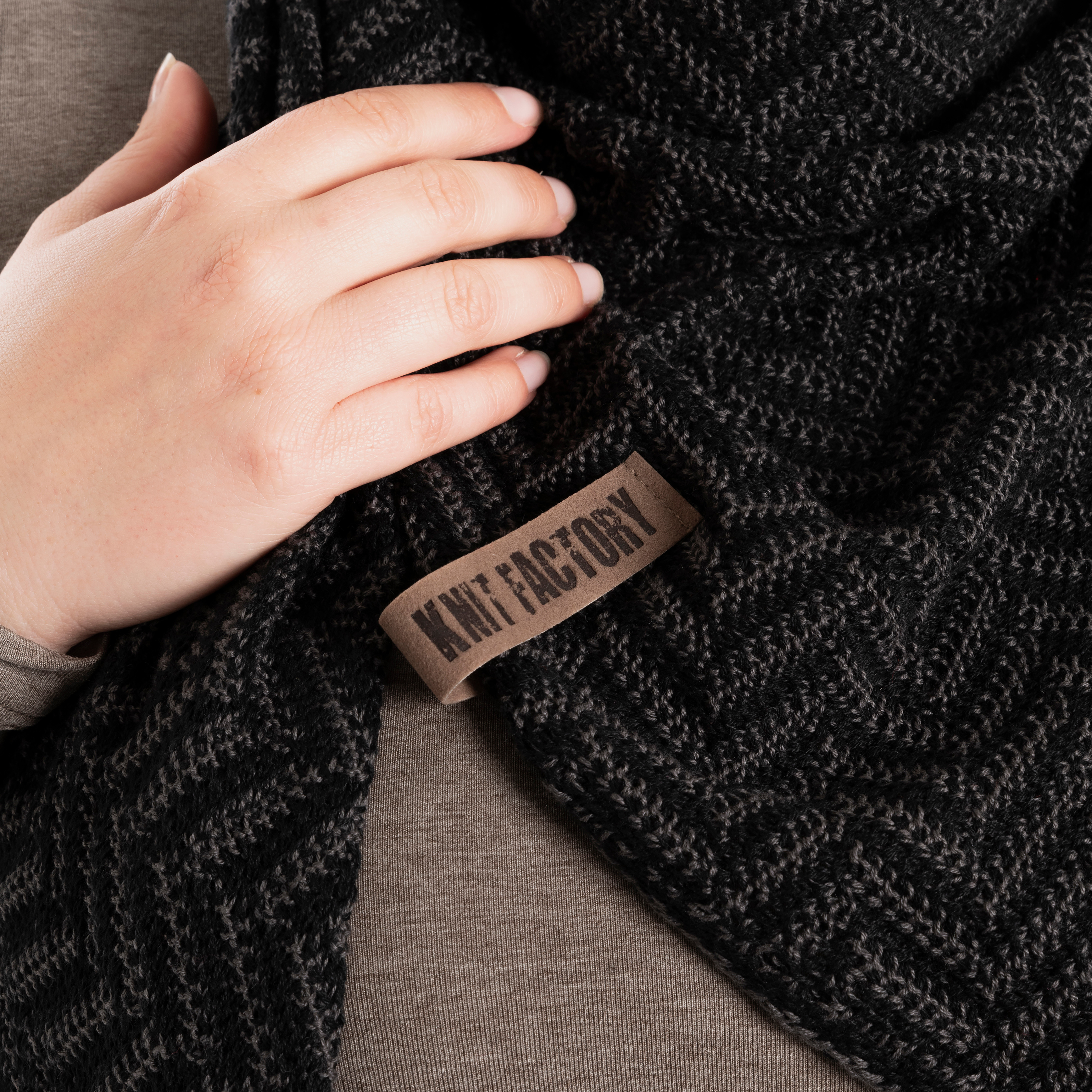 Vera Triangle Scarf Black/Anthracite