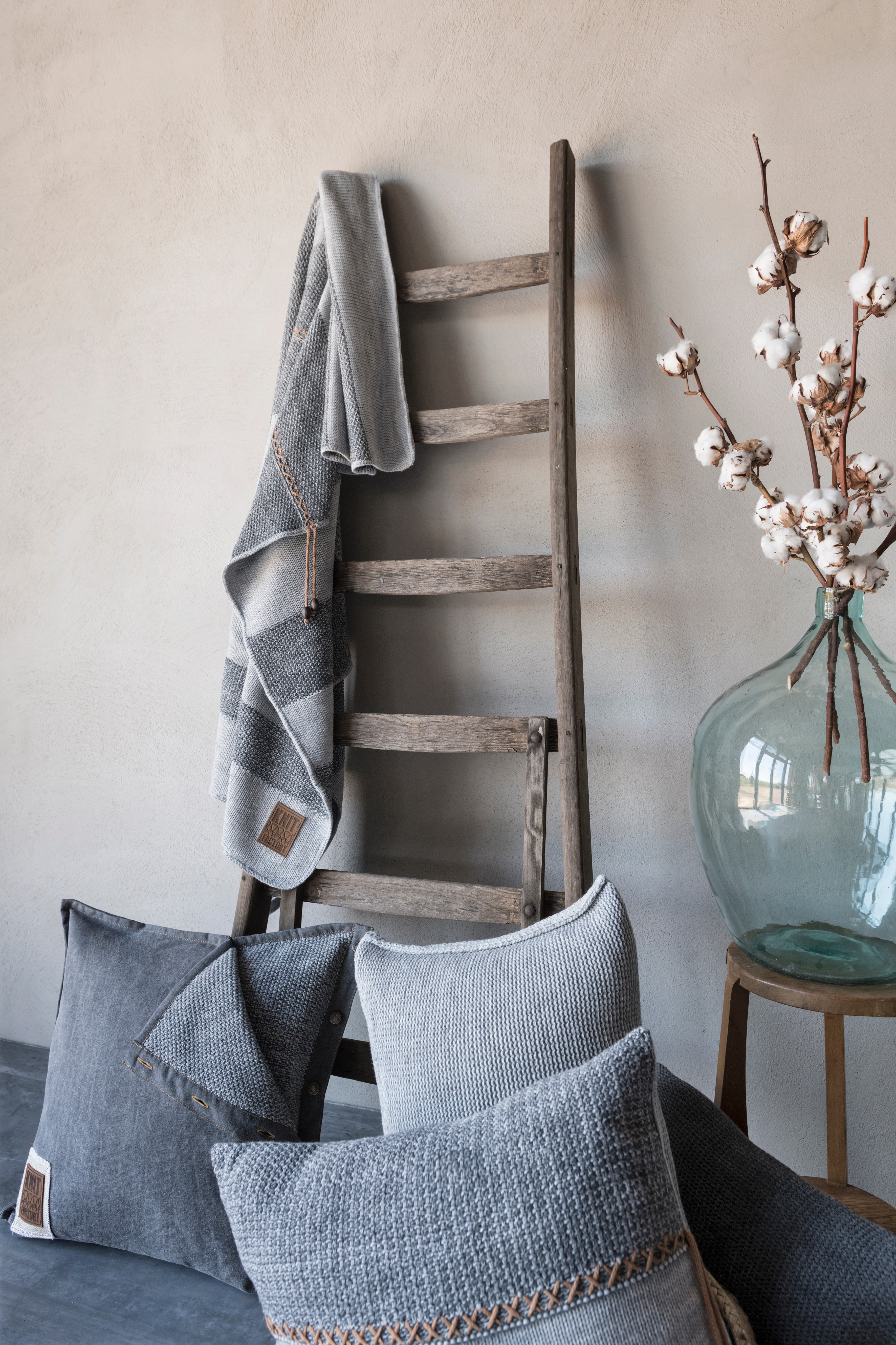 Uni Cushion Light Grey - 60x40