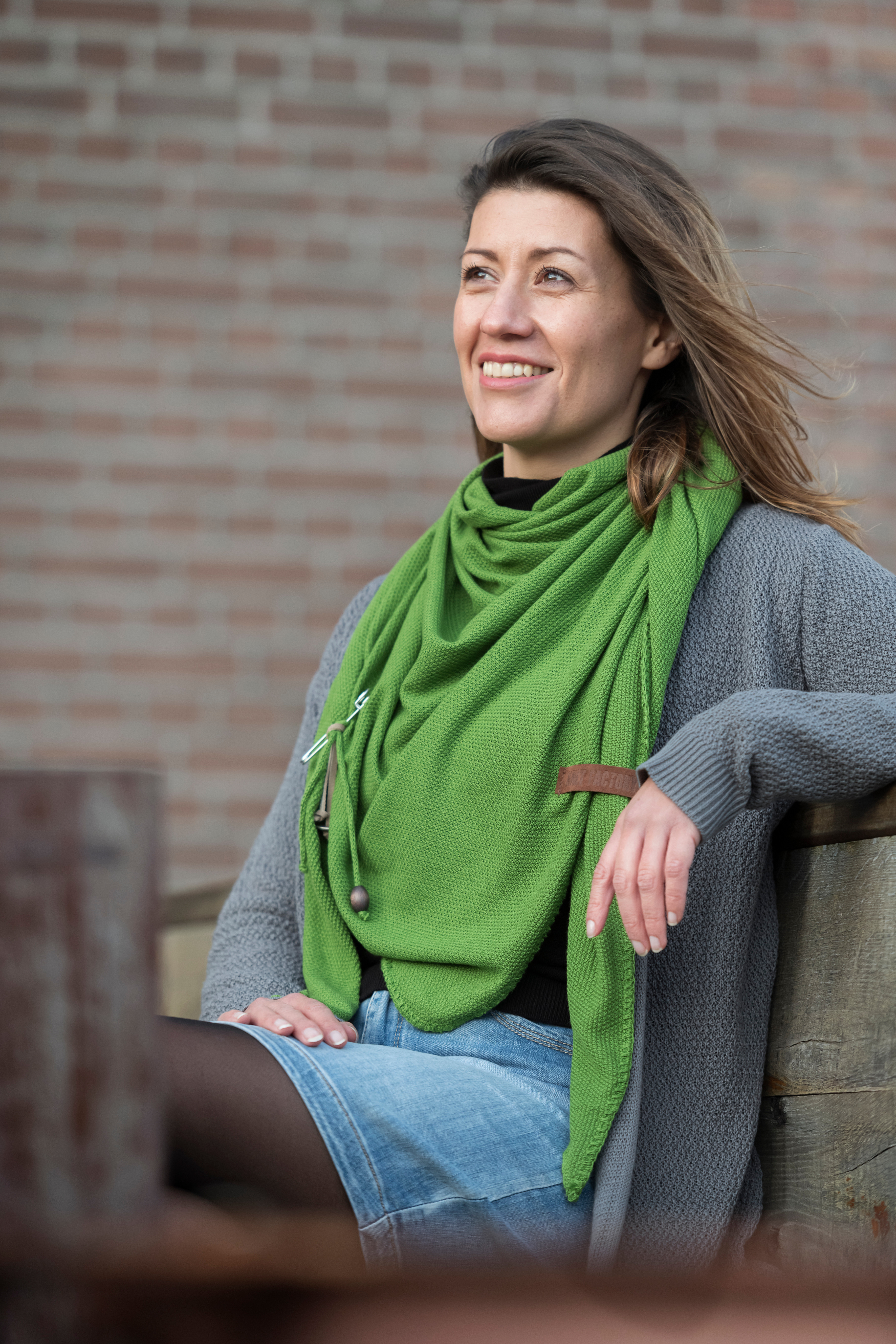 Lola Dreieckstuch gestrickt Nuss