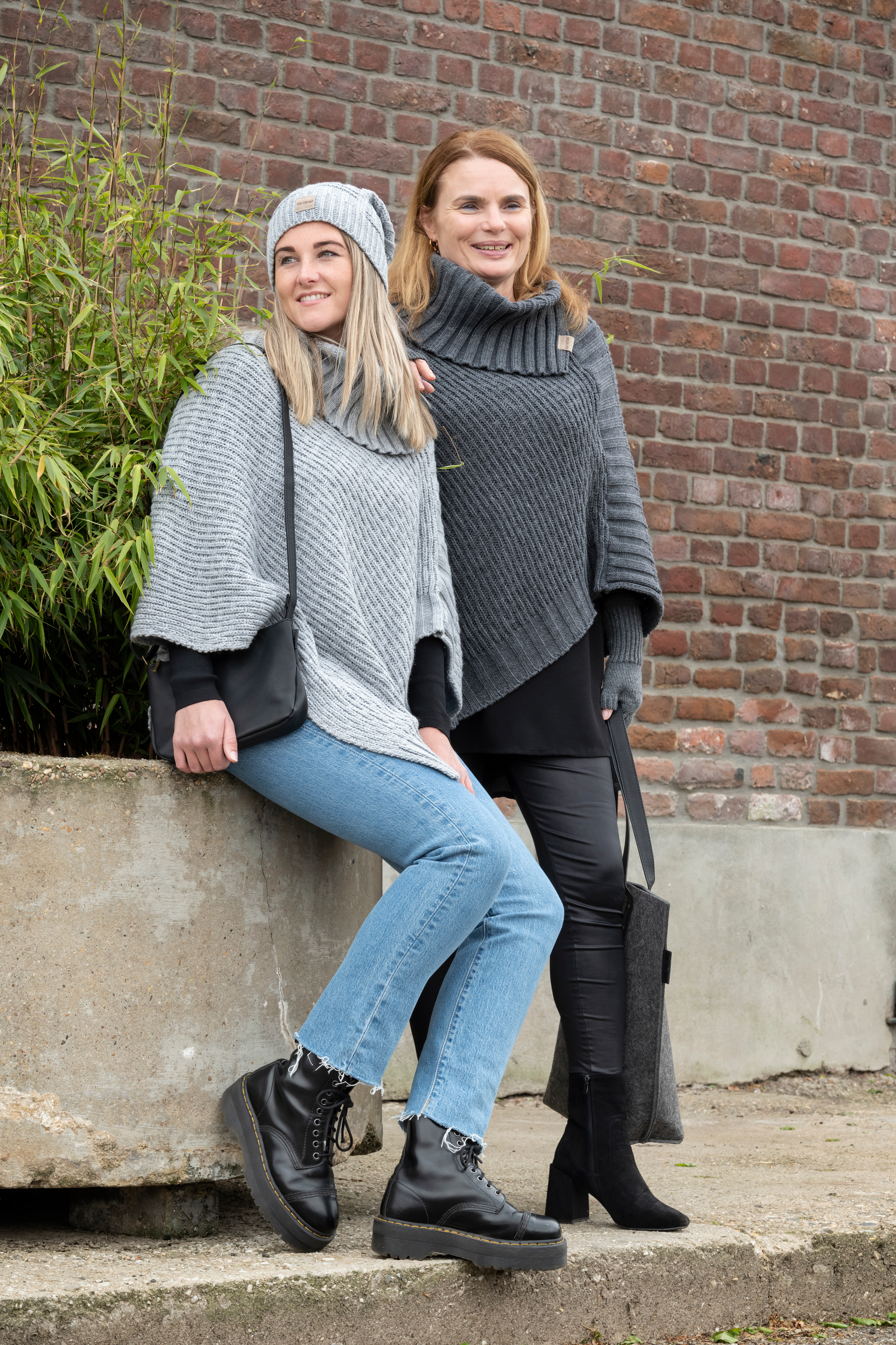 Nicky Knitted Poncho Light Grey